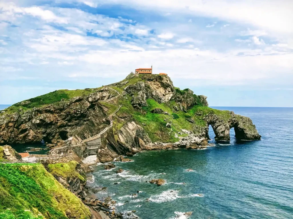Este lugar de España es imperdible si amas 'House of the Dragon' 2 Moncloa Alerta spoiler: las críticas al primer episodio de la segunda temporada de 'House of the Dragon'