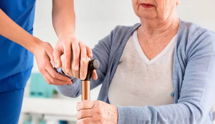 Los primeros síntomas del Parkinson que podrían tener sin saberlo