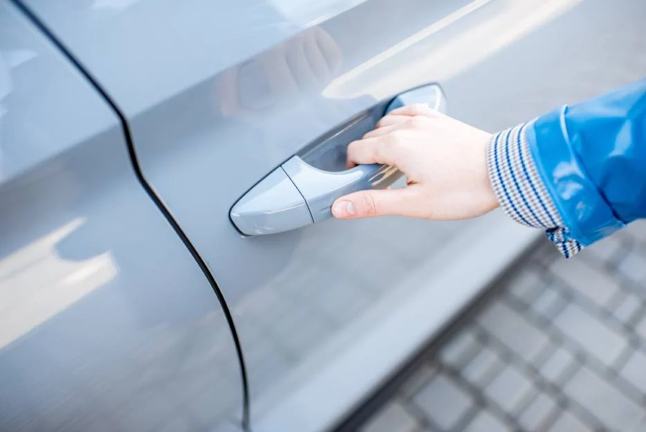 El truco del sistema 'keyless': así roban tu coche en segundos 2 Moncloa ¿Cómo aprovechan los ladrones el sistema 'keyless'?
