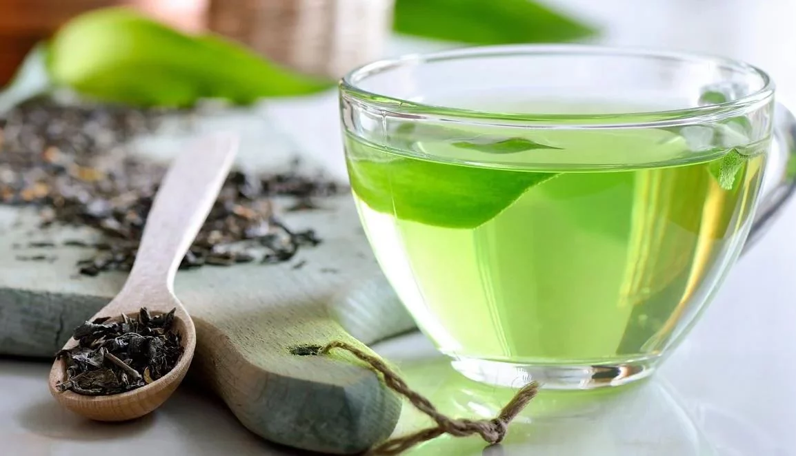 Café o té: Esta es la bebida más saludable para empezar el día 1 Moncloa ¿Té o café? Así debes tomar la decisión