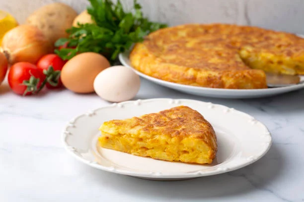 La tortilla de patatas de la abuela con un toque viral que revolucionará tu paladar