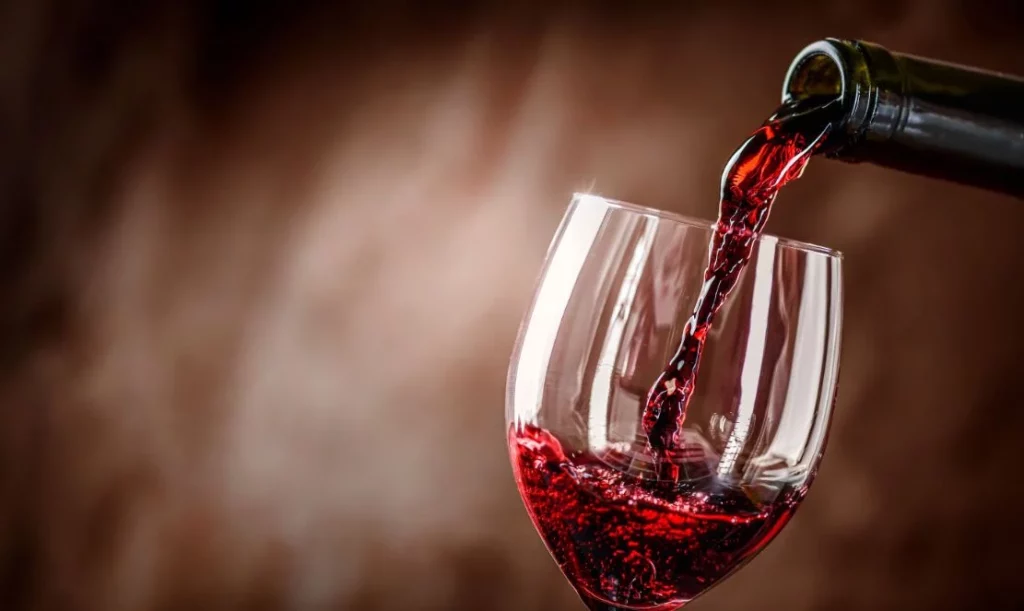 Tomar una copa de vino al día: ¿Es tan saludable como dicen? 1 Moncloa ¿Es malo tomar una copa de vino?