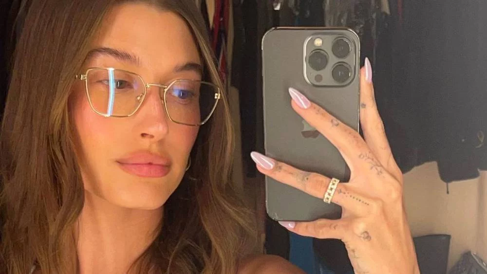 Consigue las Pink Jelly glaze nails de Hailey Bieber con este producto de Mercadona