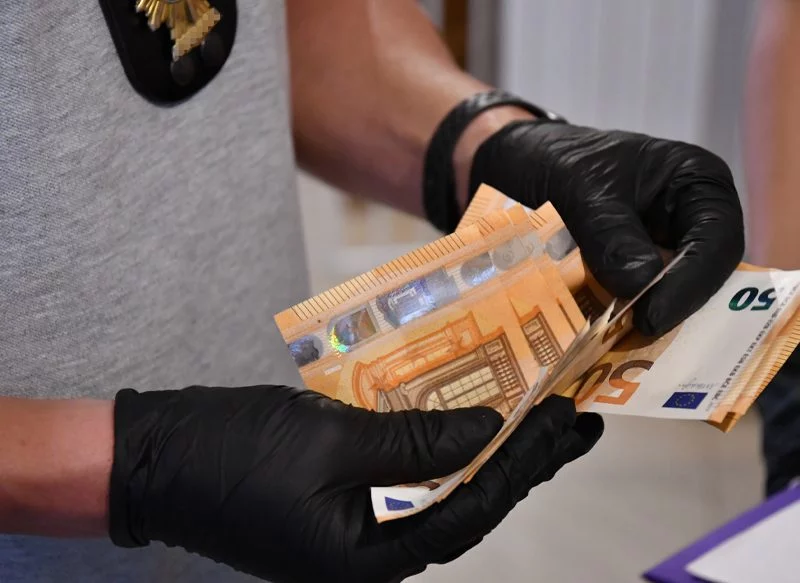 100.000 EUROS EN BILETES FALSOS