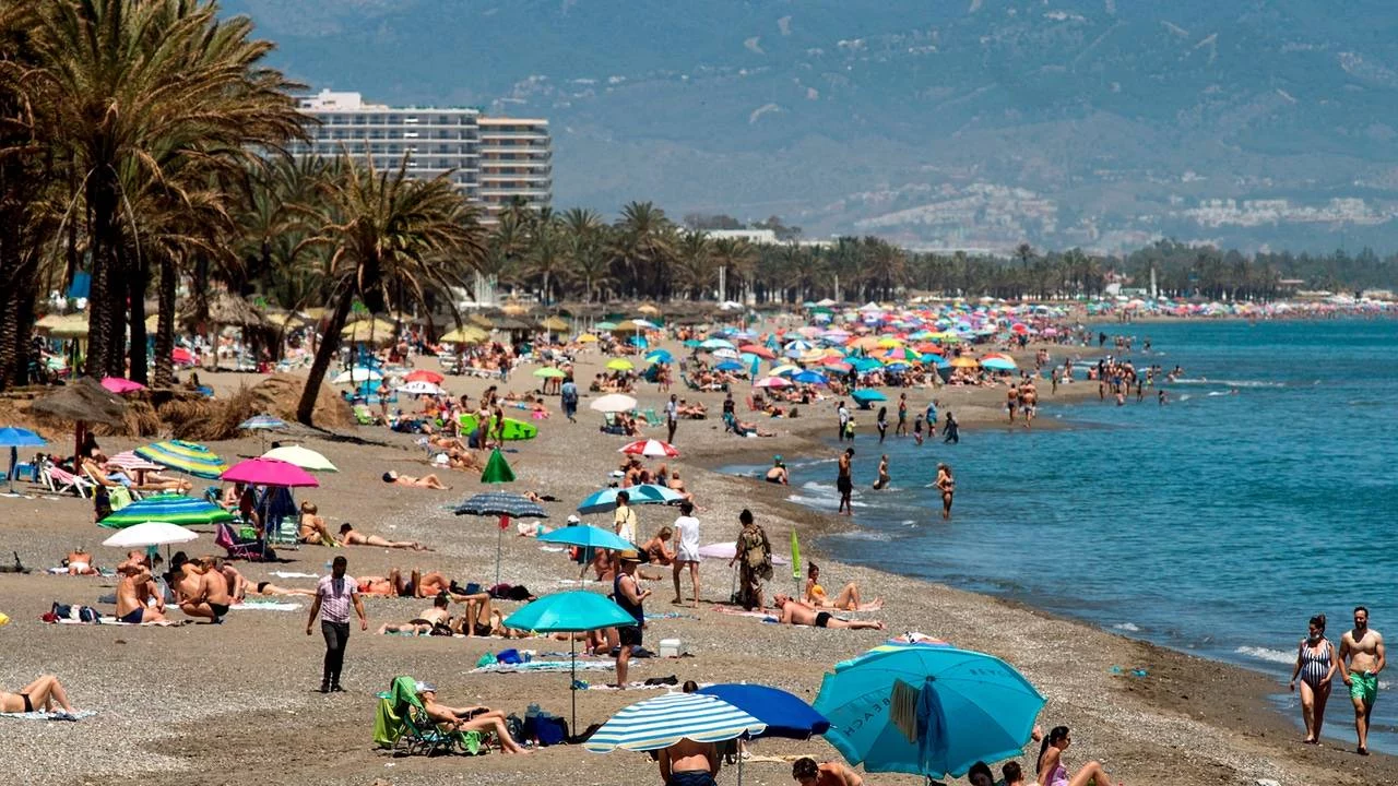 La moda ilegal en las playas de Málaga que pone en riesgo a los bañistas
