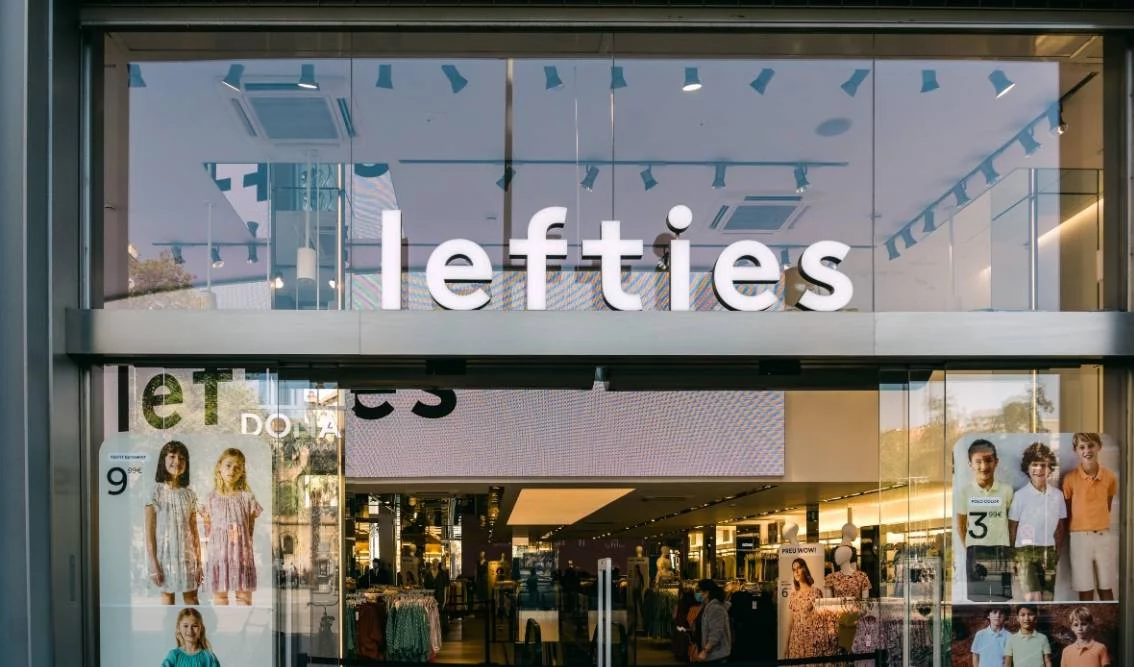 El bolso marrón de Lefties que te va a acompañar del curro a la caña sin despeinarse