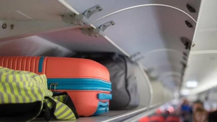 Aprende el truco de la maleta en el avión que cambiará tus viajes