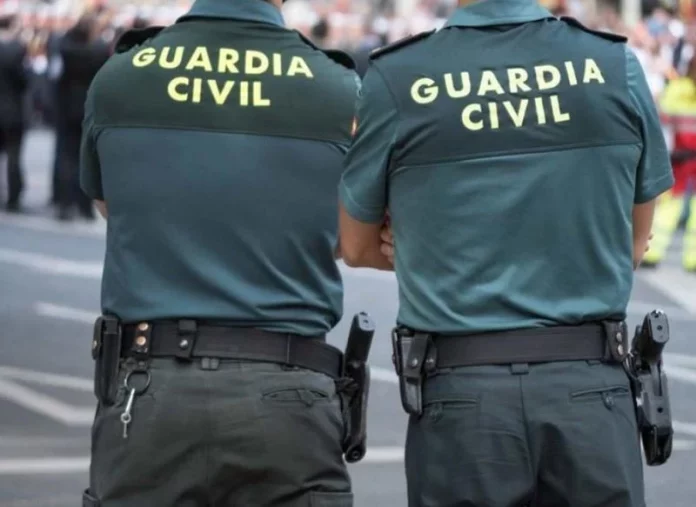 La Guardia Civil ha detenido a 5 personas.