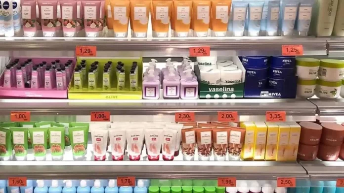Tres euros y lujo en tu neceser: descubre los esenciales de Mercadona que arrasan este verano