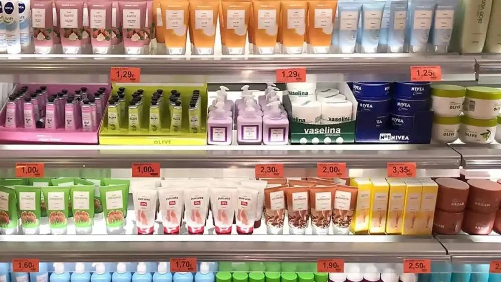 Tres euros y lujo en tu neceser: descubre los esenciales de Mercadona que arrasan este verano