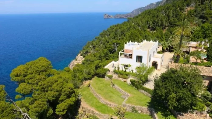 La finca de ensueño con ocho edificios de una estrella de cine que está causando furor este verano
