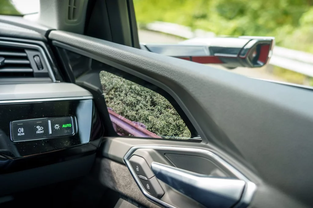 Adiós a los retrovisores del coche con esta nueva innovación de Apple 1 Moncloa Así funciona este sistema de Apple para el coche