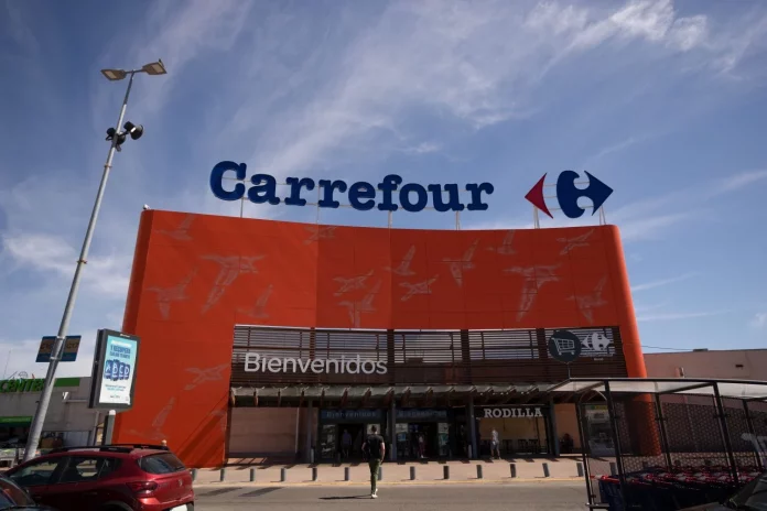 Carrefour lo hace de nuevo: este ventilador portátil cuesta menos de 10 euros y enfría la habitación en minutos