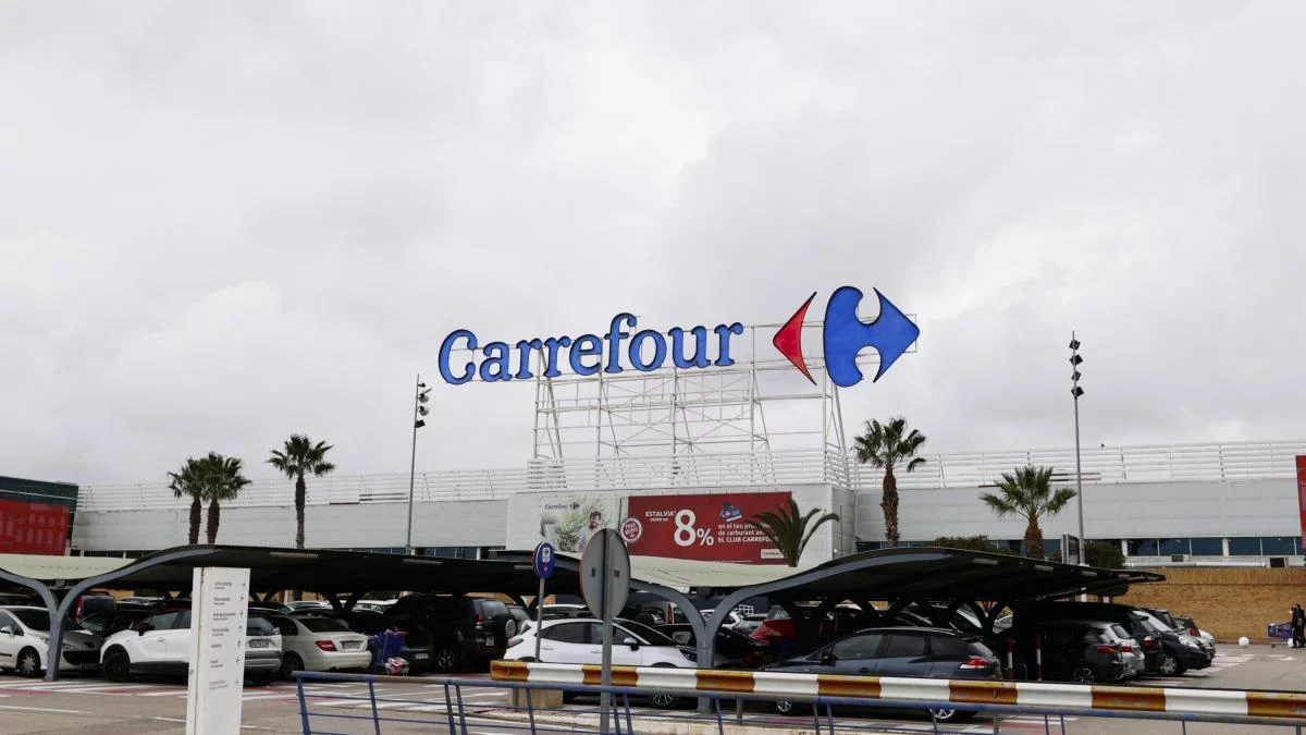Carrefour lo hace de nuevo: este ventilador portátil cuesta menos de 10 euros y enfría la habitación en minutos
