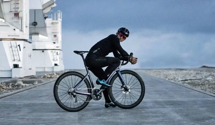 Decathlon lanza su mountain bike eléctrica con motor central y doble suspensión a un precio increíble