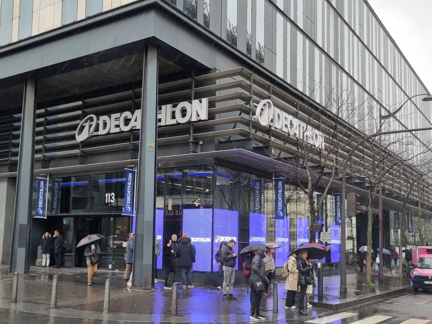 Decathlon lo peta con este aire acondicionado portátil ideal para acampadas y caravanas