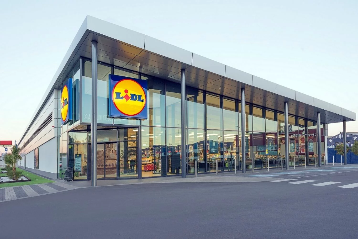 El gadget veraniego de Lidl: cargador inalámbrico con altavoz por solo 19 euros