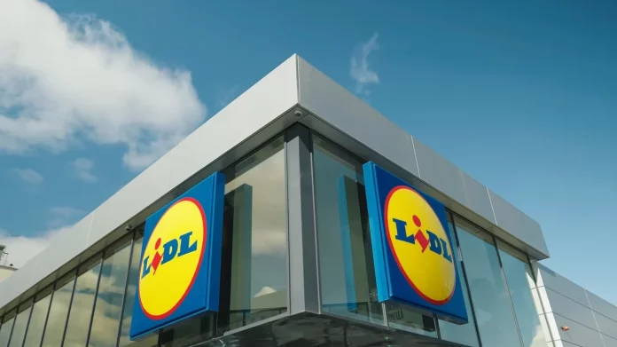 Lidl lo peta con este accesorio para cargar dos móviles sin cables y por menos de 18 euros