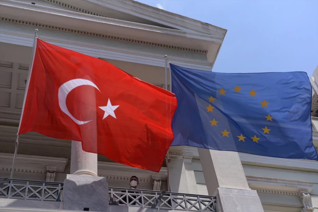 Estambul cierra el centro de la ciudad para evitar las concentraciones del Orgullo 3 Moncloa EuropaPress 5342335 banderas turquia ue Moncloa