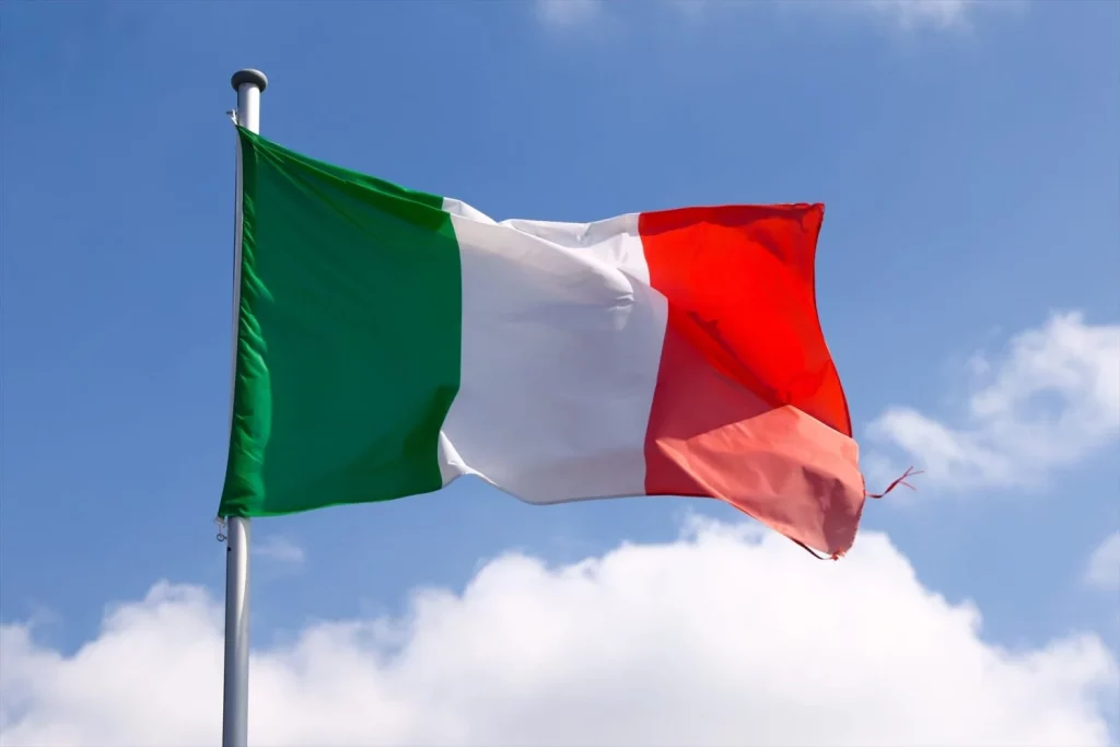 Italia considera a China como un "interlocutor importante" para frenar la inestabilidad global 2 Moncloa EuropaPress 5698867 september 2023 monza italia italian flag is ahead of the f1 grand prix of 2 Moncloa