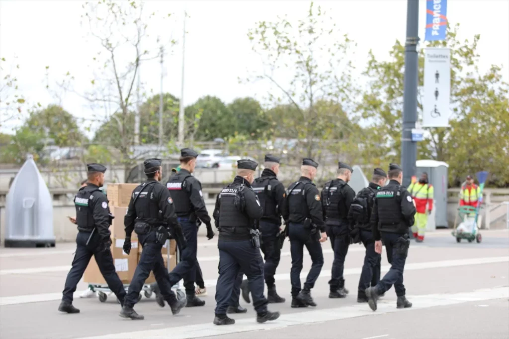 Herido en un ataque con cuchillo en París un militar francés 1 Moncloa Herido en un ataque con cuchillo en París un militar francés