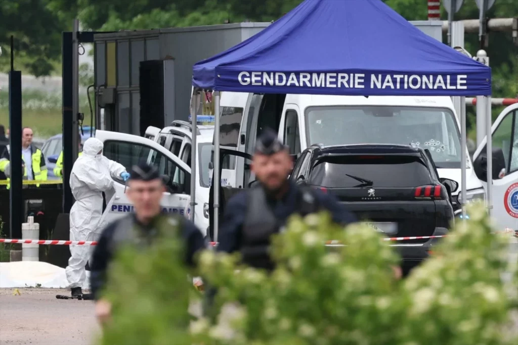 Herido en un ataque con cuchillo en París un militar francés 2 Moncloa EuropaPress 5965835 filed 14 may 2024 france incarville forensic doctor works as police Moncloa