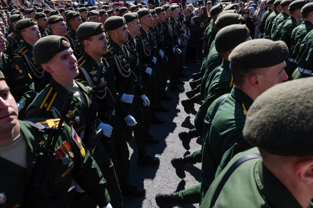 Militares contra Margarita Robles: «Se ignora la realidad de los soldados» 1 Moncloa Militares protestan contra Margarita Robles/ EP