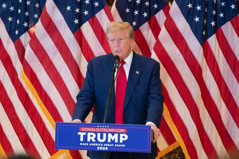«Las Casas de Apuestas se Dividen: Trump y Kamala Harris en una Reñida Carrera Presidencial»