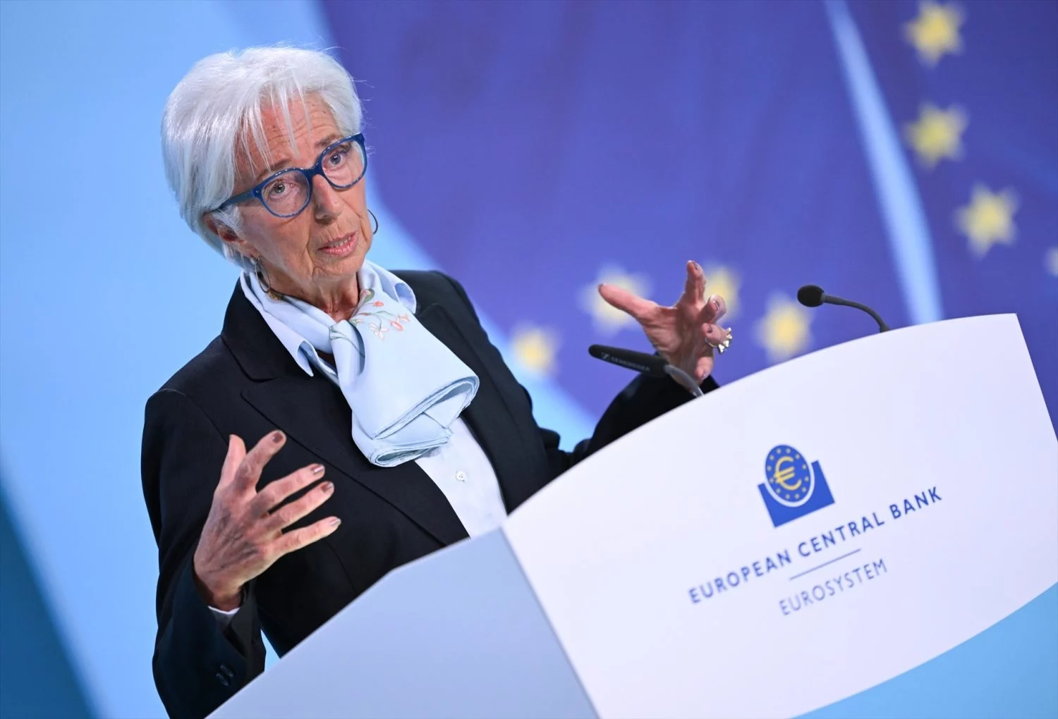La presidenta del BCE deberá tomar la palabra con un difícil dilema: bajar tipos o afrontar la guerra comercial | Fuente: Agencias