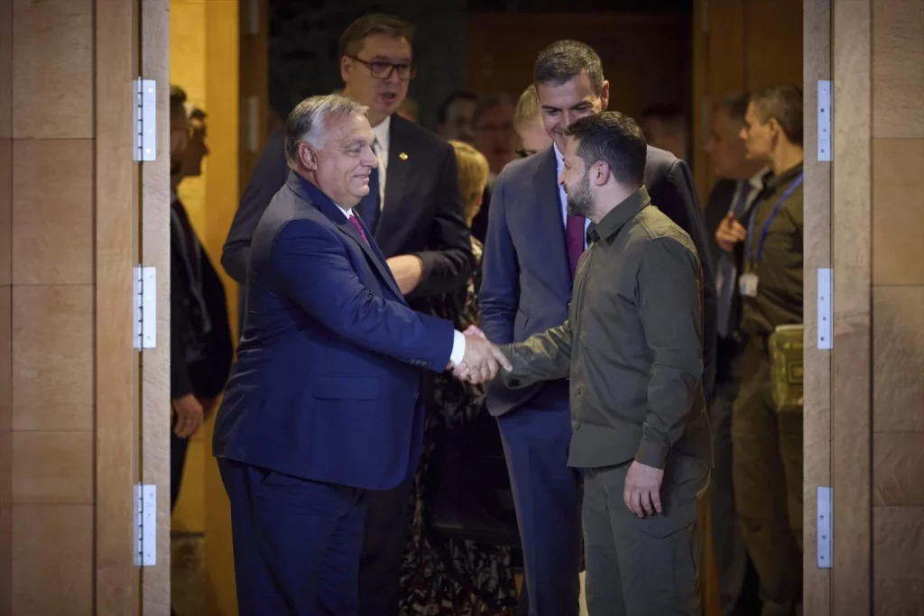 Putin ve en Orban un representante de la UE sobre la guerra con Ucrania 2 Moncloa EuropaPress 6067008 october 2023 granada andalusia spain hungarian prime minister viktor orban 1 Moncloa