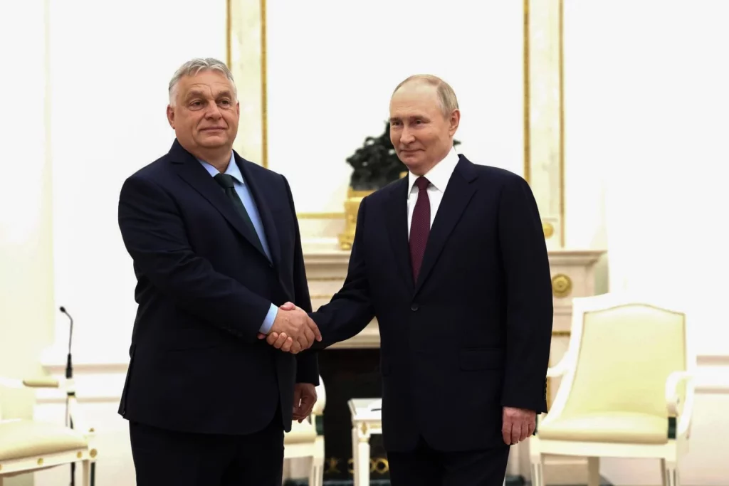 Orban visita China en lo que llama 'misión de paz' para Ucrania 2 Moncloa Orban junto a Putin