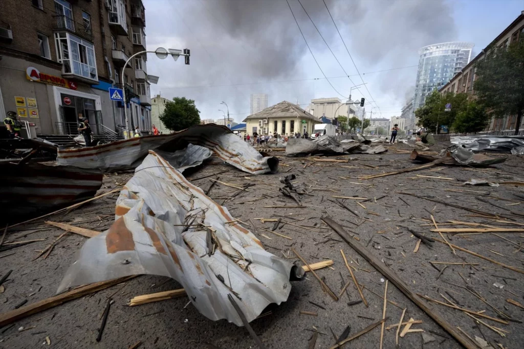 Duro ataque de Rusia en Kiev con 20 muertos y un hospital pediátrico devastado 1 Moncloa bombardeo de Rusia a Kiev.