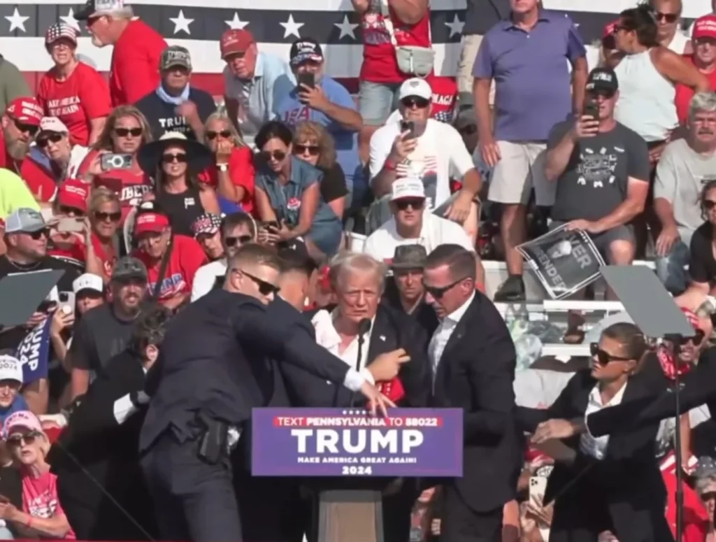 Trump contesta a las dudas del director del FBI sobre si le alcanzó realmente una bala
