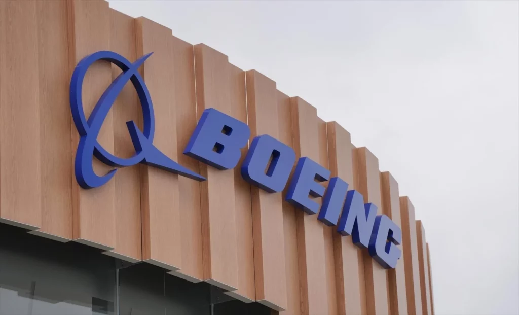 La increíble cifra que tendrá que pagar Boeing tras aceptar declararse culpable 2 Moncloa EuropaPress 6102636 22 july 2024 united kingdom farnborough sign for boeing is seen at the Moncloa