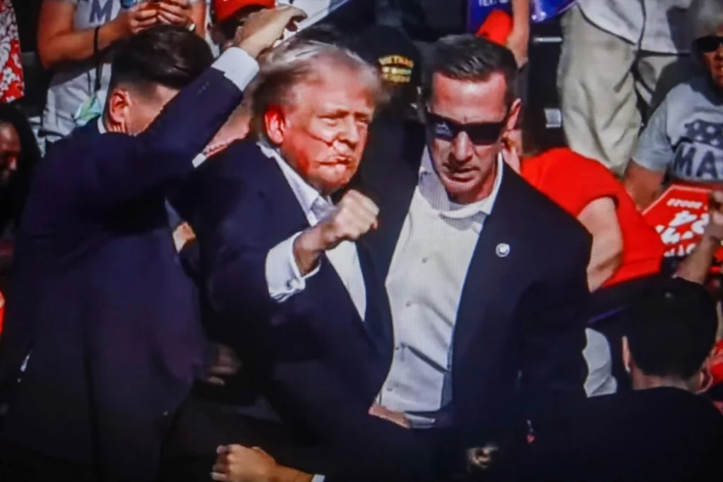 El FBI sigue dudando del atentado a Trump y va a entrevistar al líder republicano 1 Moncloa El FBI sigue dudando del atentado a Trump y va a entrevistar al líder republicano