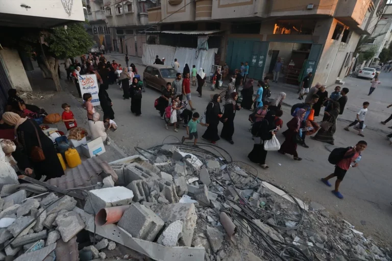 La matanza de Gaza pasa factura entre la izquierda cultural: de Rosalía a Kase.O