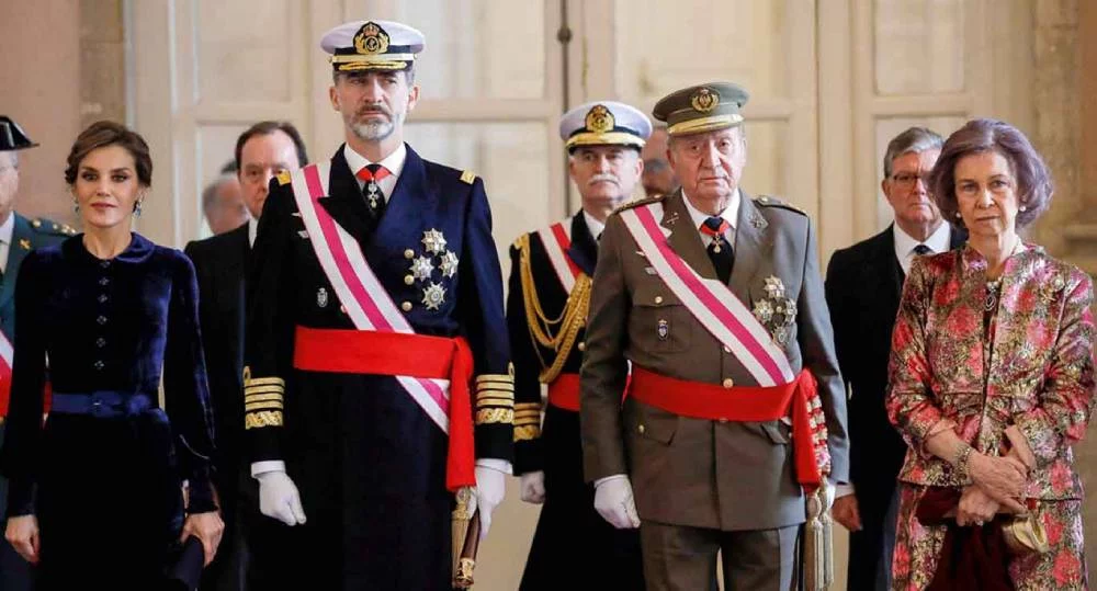 El apellido que llevas podría llevarte a la realeza: El dato para saber si eres sangre azul 1 Moncloa El apellido que marca la relación con la realeza
