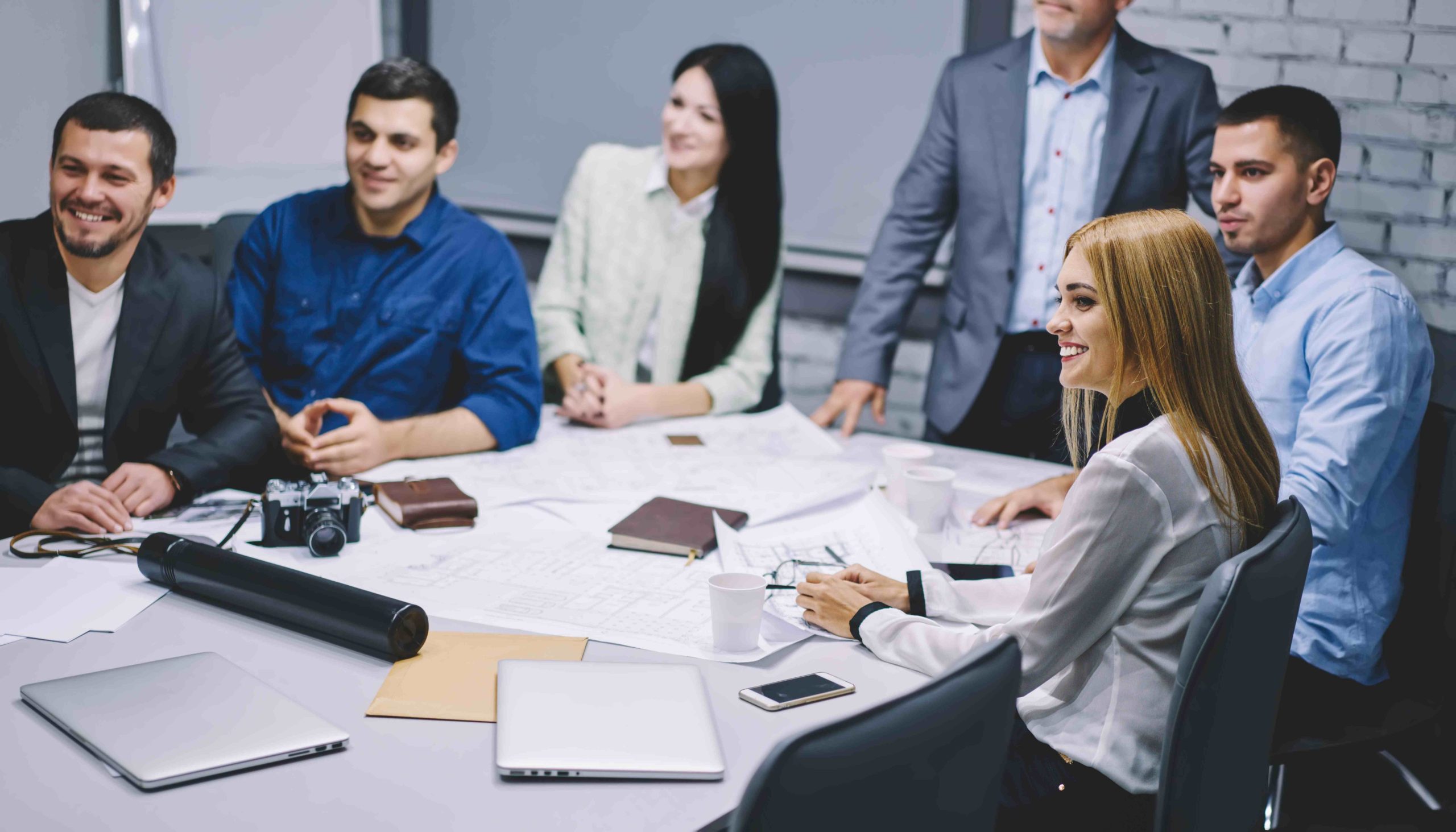 Los jvenes eligen el sector asegurador por su oferta en IA y tecnologa 1 scaled Moncloa