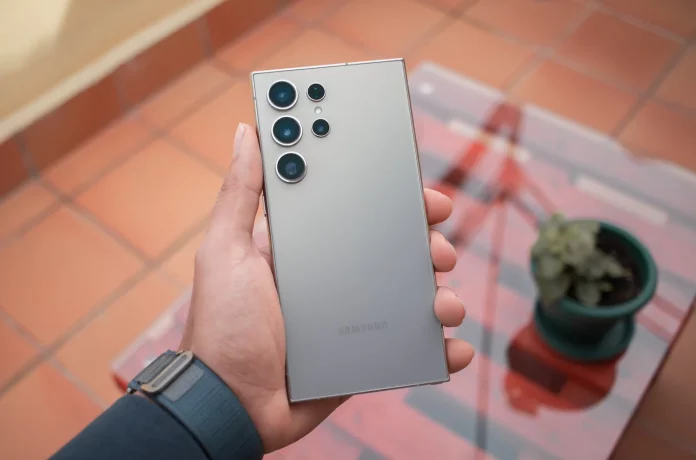 Samsung se la juega con el Galaxy S25 Ultra: Diseño asimétrico para un agarre cómodo