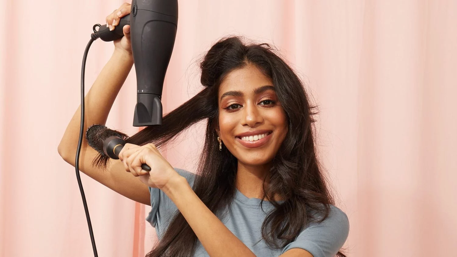 Así funciona el secador de pelo inteligente que deja tu cabello perfecto en segundos y por menos de 40 euros