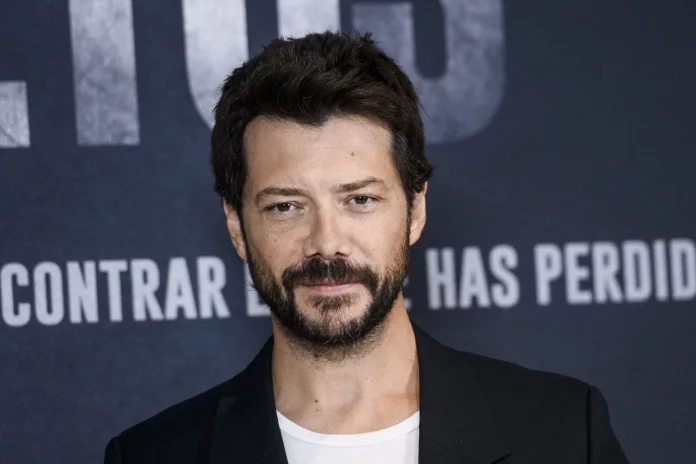 Quién es la actriz sudamericana que enciende la pantalla junto a Álvaro Morte
