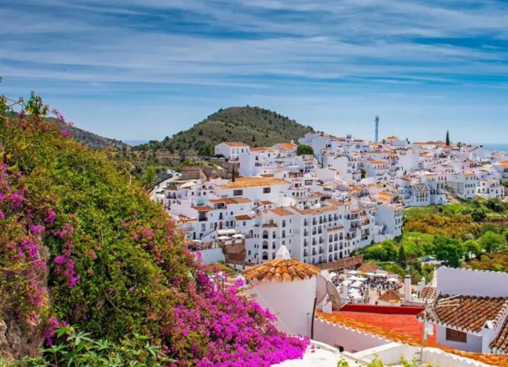 El pueblito español sin mar que tienes que visitar este verano por esta razón 1 Moncloa Un pueblito con variantes gastronómicas