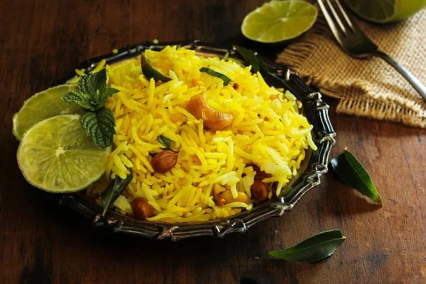 El secreto del arroz blanco veraniego: el ingrediente cítrico que lo eleva a otro nivel culinario 2 Moncloa El toque final antes de servir