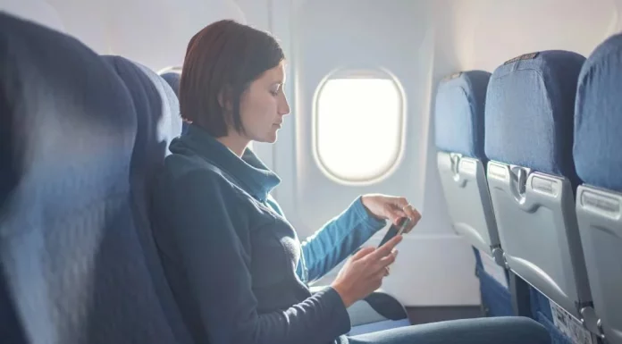 El truco viral que te permitirá viajar en avión sin sentirte incómodo: ¡adiós al asiento compartido!