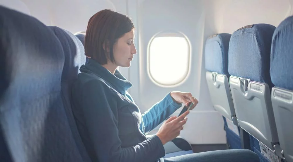 El truco viral que te permitirá viajar en avión sin sentirte incómodo: ¡adiós al asiento compartido!