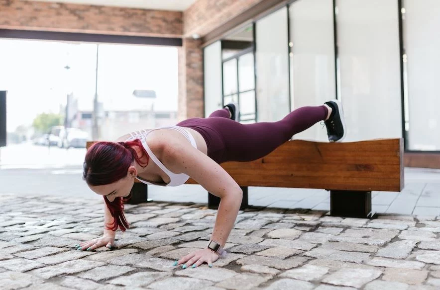 Aumenta tu musculatura sin pesas con la calistenia: el método efectivo que buscabas
