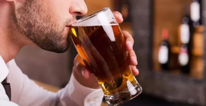 Los bebedores de cerveza son el banquete favorito de los mosquitos por esta razón