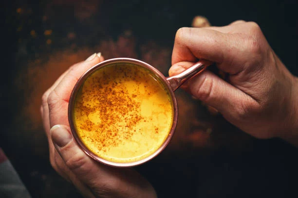 La bebida dorada que los nutricionistas adoran y transformará tus mañanas