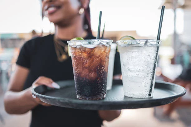 La bebida refrescante y sin calorías que apenas se consume en España, ideal para el verano