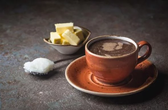 Mucho cuidado con el 'café bulletproof' si entras en estos cinco perfiles 1 Moncloa ¿Cómo es el café bulletproof?